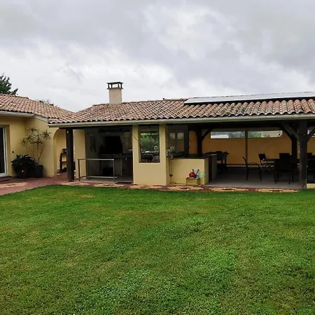 Independante, Parc Et Piscine Privee, Ramassez Vos Oeufs Coques Saint-Medard-de-Guizieres