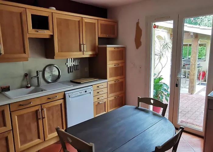 Independante, Parc Et Piscine Privee, Ramassez Vos Oeufs Coques Villa