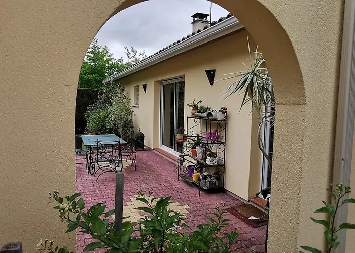 Independante, Parc Et Piscine Privee, Ramassez Vos Oeufs Coques Saint-Medard-de-Guizieres